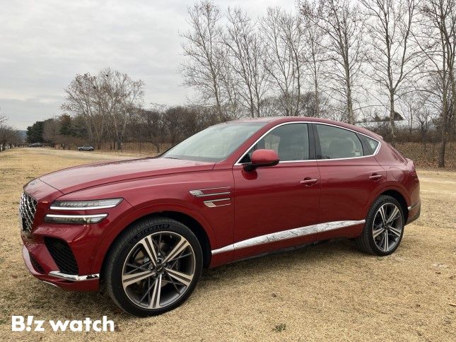 GV80 쿠페 측면. 금방이라도 질주할 것 같은 날렵한 프로파일이 인상적이다./사진=정민주기자