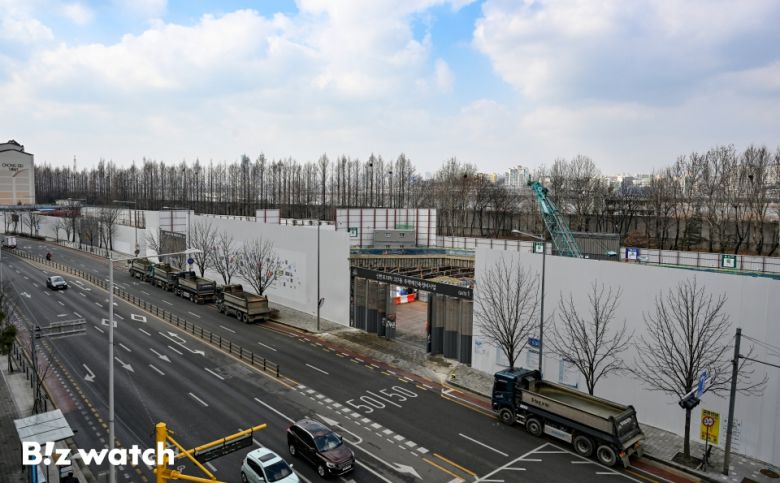 13일 공사비가 오르면서 재건축 조합원들의 분담금 부담이 크게 늘어난 신반포 18차 337동 모습./사진=이명근 기자 qwe123@