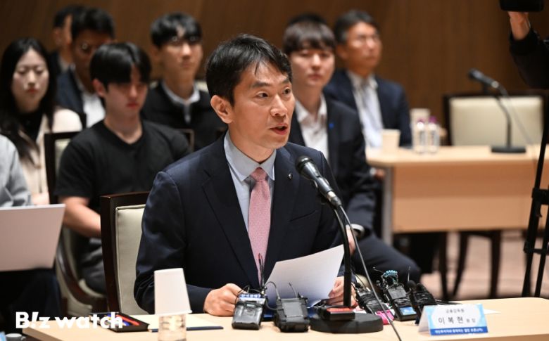 이복현 금융감독원장이 25일 오전 서울 여의도 한국거래소에서 열린 개인투자자와 함께하는 열린 토론회에 참석해 인사말을 하고 있다./사진=이명근 기자 qwe123@