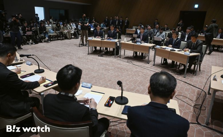 이복현 금융감독원장이 25일 오전 서울 여의도 한국거래소에서 열린 개인투자자와 함께하는 열린 토론회에 참석해 인사말을 하고 있다./사진=이명근 기자 qwe123@