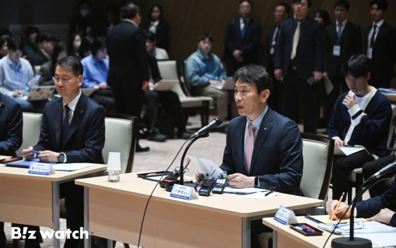 이복현 금융감독원장이 25일 오전 서울 여의도 한국거래소에서 열린 개인투자자와 함께하는 열린 토론회에 참석해 인사말을 하고 있다./사진=이명근 기자 qwe123@