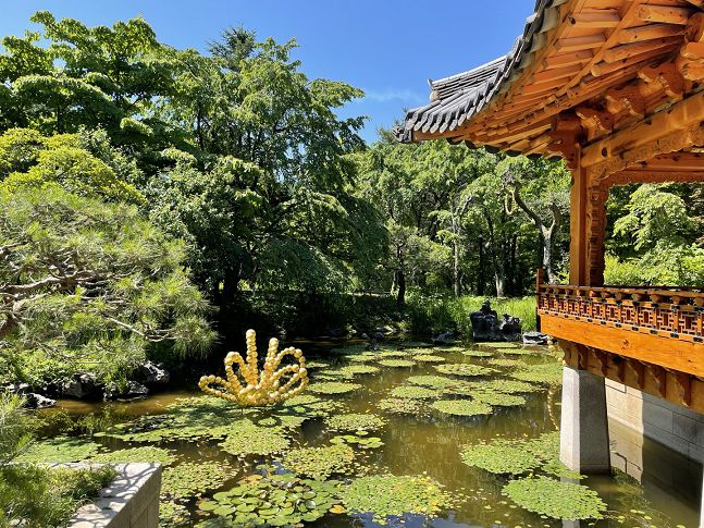 호암미술관 앞 정원 '희원' 내 작은 정원인 '소원'의 모습./사진=백유진 기자 byj@