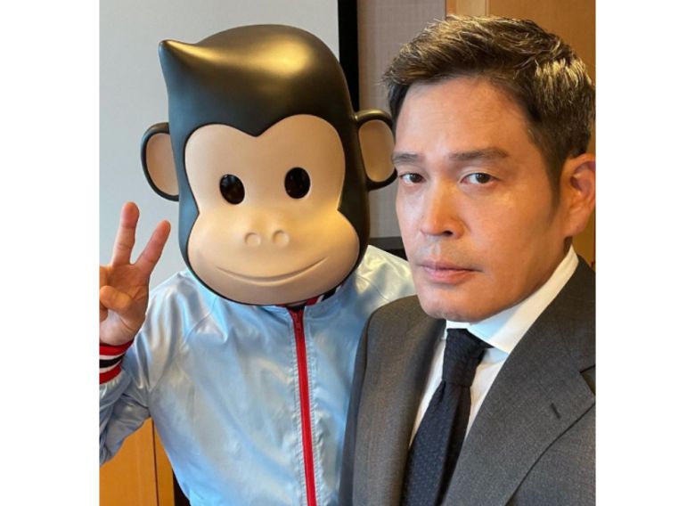 정용진 신세계그룹 회장(오른쪽)과 신세계푸드 캐릭터 '제이릴라' / 사진=정용진 회장 인스타그램 계정 캡처