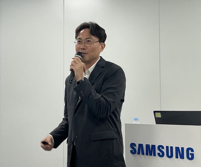 삼성전자 냉장고 미디어 브리핑에서 위훈 삼성전자 선행개발팀 부사장이 '비스포크 AI 하이브리드' 냉장고를 설명하고 있다. /사진=백유진 기자 byj@