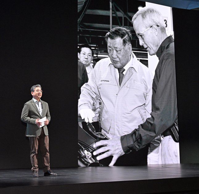 31일(목) 현대 모터스튜디오 고양에서 진행된 'Clearly Committed: 올곧은 신념' 행사에서 발표 중인 현대자동차 장재훈 사장./사진=현대차그룹