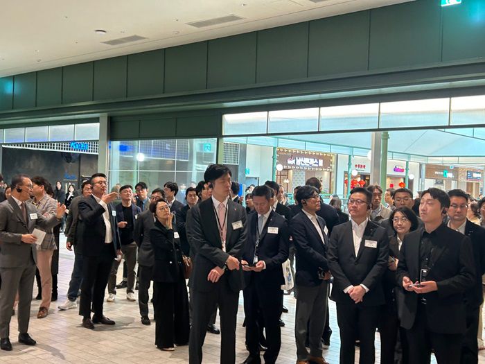 신동빈 회장의 장남인 신유열(가운데) 롯데그룹 미래성장실장/사진=김아름 기자 armijjang@