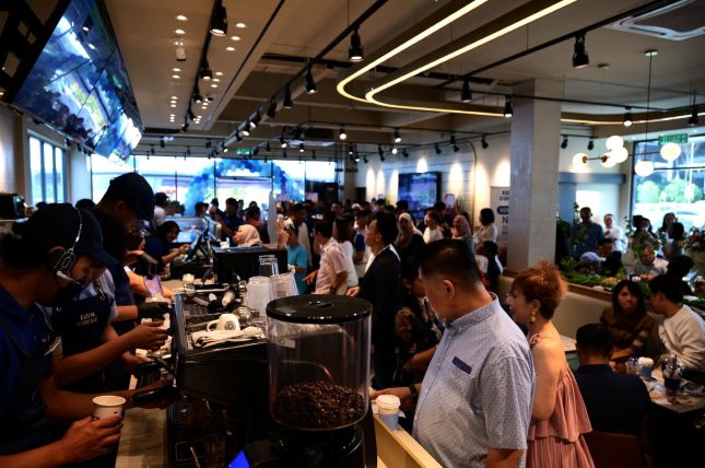 이디야커피가 운영하는 말레이시아 엘미나점 내부./사진=이디야커피 제공