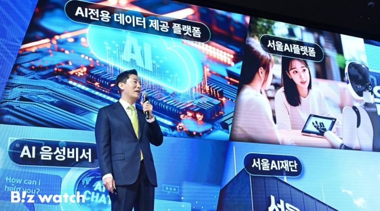 AI서울 2025가 'AI로 만드는 조화로운 사회'를 주제로 11일 서울 강남구 코엑스에서 열렸다. 오세훈 서울시장이 '글로벌 AI 혁신 선도 도시, 서울'을 주제로 기조발표를 하고 있다./사진=이명근 기자 qwe123@