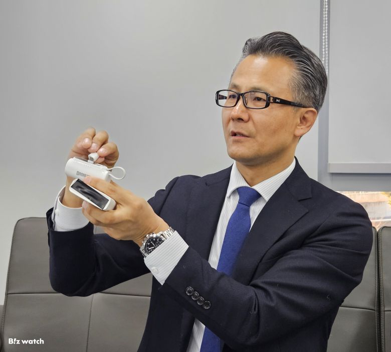 보조배터리 단자에 절연테이프를 붙인 모습/사진=채신화 기자