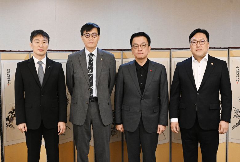 최상목 경제부총리 겸 기획재정부 장관은 11일 은행회관에서 '거시경제 금융현안 간담회'를 개최했다. 왼쪽부터 이복현 금융감독원장, 이창용 한국은행 총재, 최상목 부총리, 김병환 금융위원장.