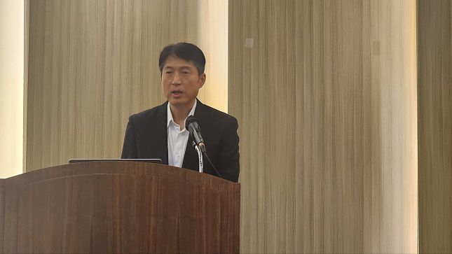 김석환 위믹스 PTE(WEMIX PTE. LTD) 대표가 지난달 17일 판교 한컴타워 대강당에서 열린 기자간담회에서 설명하고 있다. /사진=비즈워치