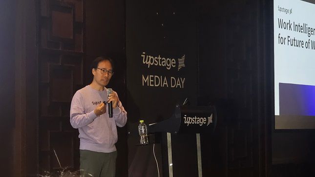 김성훈 업스테이지 대표가 16일 서울 여의도 콘래드호텔에서 미디어데이를 열고 자사 비전에 대해 설명하고 있다. /사진=비즈워치