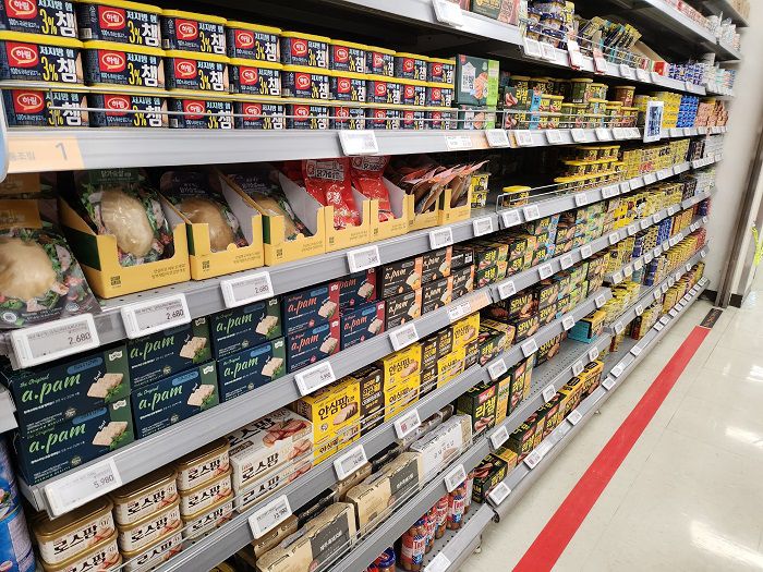 한 대형마트의 캔햄 코너/사진=김아름 기자 armijjang@