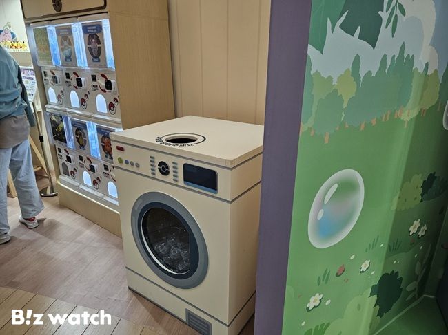 '포켓몬 타운 2025' 행사장에 포켓몬 캡슐 수거함이 설치됐다./사진=김동훈 기자