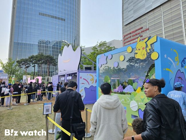 '포켓몬 타운 2025'를 방문한 관람객들이 줄을 섰다./사진=김동훈 기자