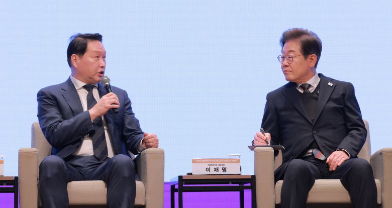 최태원 대한상의회장이 8일 오전 서울 중구 대한상공회의소에서 열린 경제5단체 이재명 더불어민주당 대선후보 초청 간담회에서 발언을 하고 있다./사진=이명근 기자 qwe123@