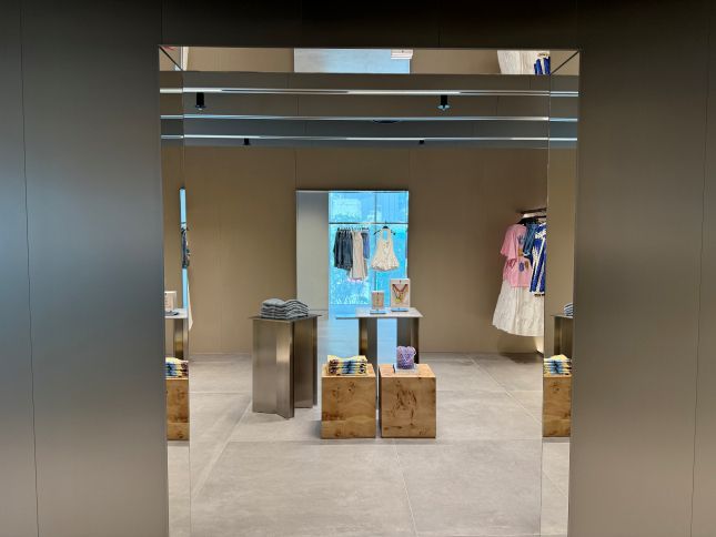 자라가 명동 눈스퀘어 플래그십 스토어에 한국 매장 최초로 룸 콘셉트의 독립적인 공간을 마련했다./사진=윤서영 기자 sy@