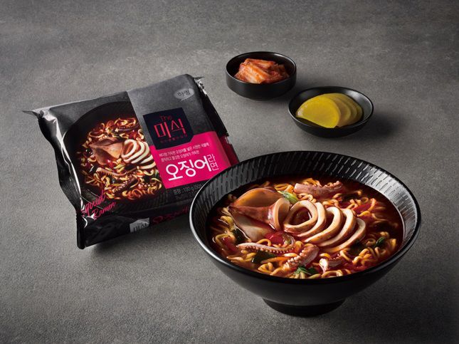 더 미식 '오징어라면'./사진=하림산업 제공