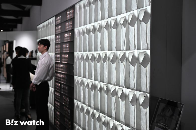 CJ온스타일이 16일 서울 성수동에서 글로벌 패션계의 전설로 불리는 칼 라거펠트(Karl Lagerfeld)의 팝업스토어를 열고 있다./사진=이명근 기자 qwe123@