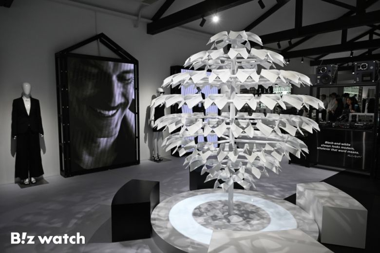 CJ온스타일이 16일 서울 성수동에서 글로벌 패션계의 전설로 불리는 칼 라거펠트(Karl Lagerfeld)의 팝업스토어를 열고 있다./사진=이명근 기자 qwe123@