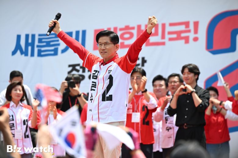 국민의힘 김문수 대통령 선거 후보가 21일 유세에 나서고 있다./사진=이명근 기자 qwe123@