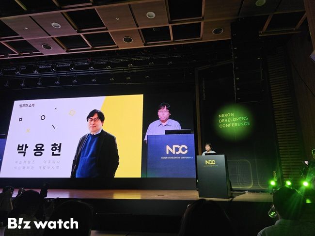 박용현 넥슨게임즈 대표가 24일 개막한 NDC에서 '우리가 빅 게임을 만드는 이유'를 주제로 기조강연을 진행하고 있다./사진=김동훈 기자
