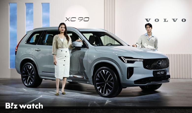 볼보자동차코리아가 2일 서울 광진구 비스타 워커힐에서 신형 S90과 XC90을 공개하고 있다. 사진은 XC90./사진=이명근 기자 qwe123@