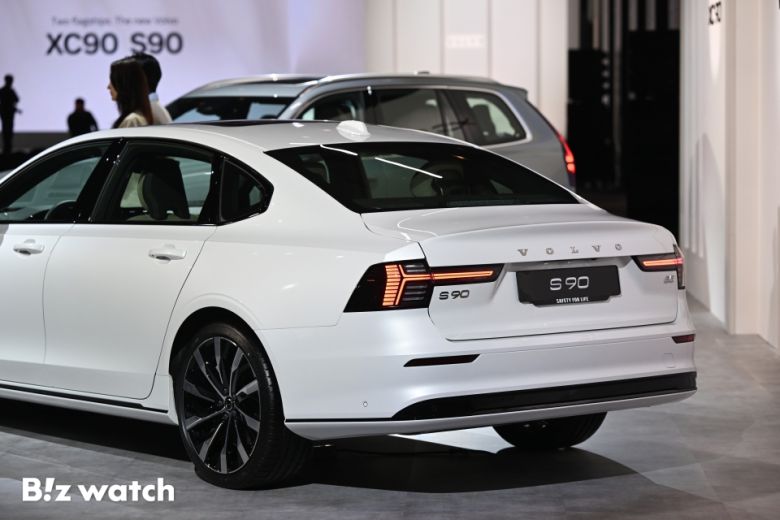 볼보자동차코리아가 2일 서울 광진구 비스타 워커힐에서 신형 S90과 XC90을 공개하고 있다. 사진은 S90./사진=이명근 기자 qwe123@