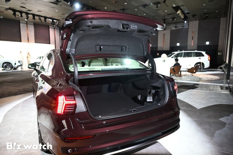 볼보자동차코리아가 2일 서울 광진구 비스타 워커힐에서 신형 S90과 XC90을 공개하고 있다. 사진은 S90./사진=이명근 기자 qwe123@