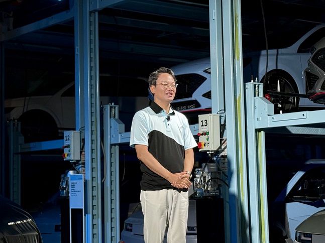 10일 경기도 의왕시 'N 아카이브'에서 이철민 현대차 국내마케팅실 상무가 아이오닉 6N을 소개하고 있다./사진=백유진 기자 byj@