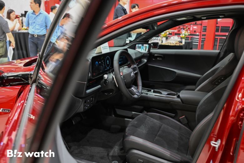 현대차 고성능 브랜드 N이 10일 오전 경기도 의왕시 N 아카이브에서 '아이오닉 6 N 라인 (IONIQ 6 N LINE, 아이오닉 식스 엔 라인)'을 세계 최초로 공개하고 있다./사진=이명근 기자 qwe123@