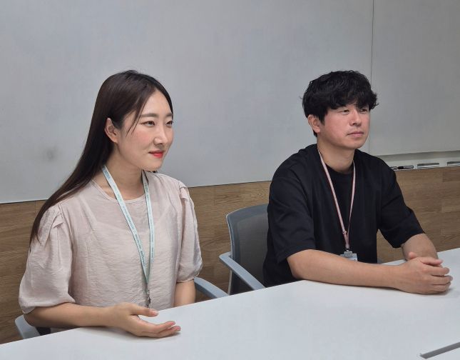 김새롬 프로페셔널(왼쪽)과 이동현 프로페셔널(오른쪽)이 '파이' 서비스에 대한 질문에 답변하고 있다./사진=CJ제일제당 제공