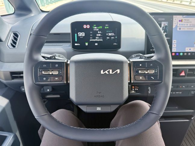 기아 PV5 패신저 모델 운전석./사진=백유진 기자 byj@