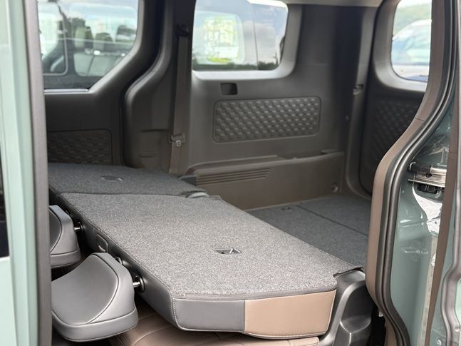 기아 PV5 패신저 모델 2열 시트를 접은 모습./사진=백유진 기자 byj@