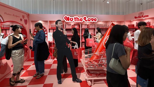 노더럽 부스를 구경하는 사람들/사진=김다이 기자 @neverdie