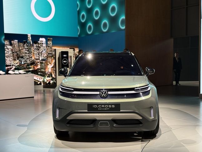 8일(현지시간) 독일 뮌헨 메쎄에서 열린 'IAA 모빌리티 2025'에서 공개된 'ID.크로스 콘셉트'./사진=백유진 기자 byj@