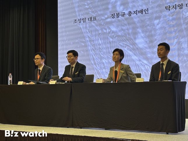 (왼쪽부터)조성일 정상북한산리조트 대표, 정봉규 안토 총지배인, 탁지영 안토 마케팅팀장, 박재명 안토 세일즈팀장이 23일 안토 미디어간담회에서 기자들의 질문에 답하고 있다. / 사진=정혜인 기자 hij@