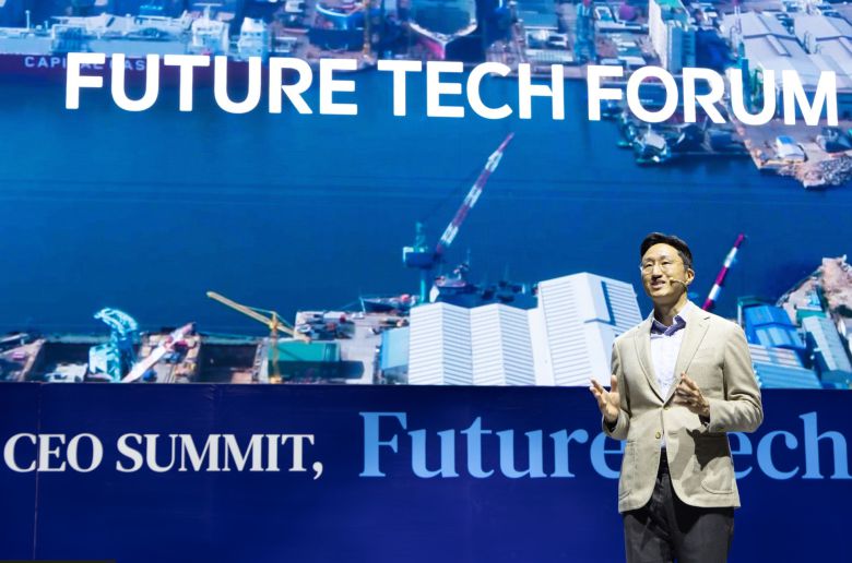 정기선 HD현대 회장이 27일 경북 경주엑스포대공원 문화센터에서 열린 아시아태평양경제협력체(APEC) 최고경영자(CEO) 서밋 ‘퓨처 테크 포럼: 조선’에서 기조연설을 하고 있다./사진=HD현대