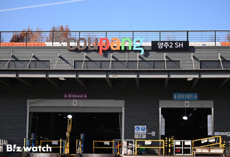 국내 이커머스 시장 1위 업체인 쿠팡에서 3천만건이 넘는 대규모 정보 유출 사고가 발생했다. 쿠팡은 현재까지 고객 계정 약 3천370만개가 유출된 것을 확인했다. 사진은 수도권의 한 쿠팡물류센터 모습./사진=이명근 기자 qwe123@