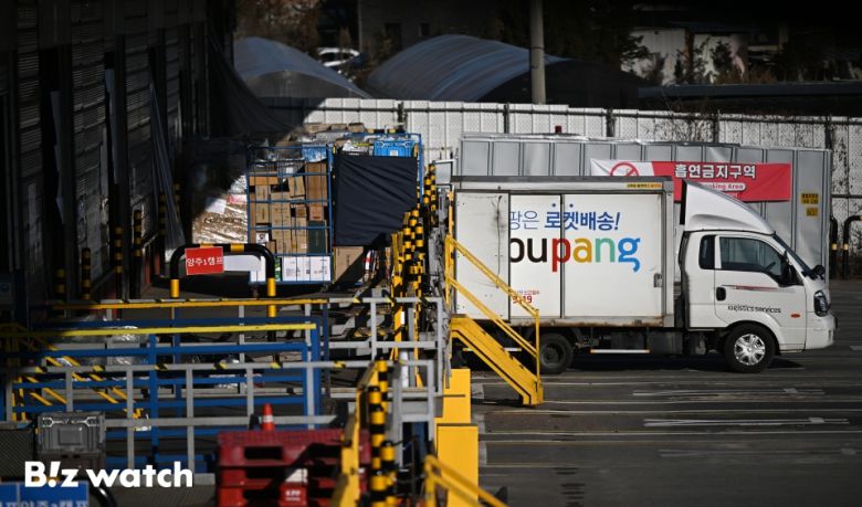 국내 이커머스 시장 1위 업체인 쿠팡에서 3천만건이 넘는 대규모 정보 유출 사고가 발생했다. 쿠팡은 현재까지 고객 계정 약 3천370만개가 유출된 것을 확인했다. 사진은 수도권의 한 쿠팡물류센터 모습./사진=이명근 기자 qwe123@