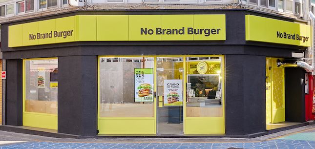 노브랜드 버거의 첫 콤팩트 매장인 건대점. / 사진=신세계푸드