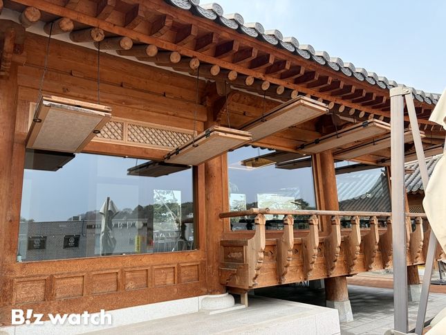 덕진공원 내 한옥 양식의 카페./사진=정지수 기자