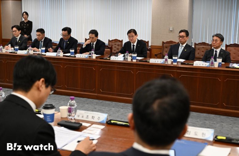 이찬진 금융감독원장이 20일 서울 여의도 금감원 중회의실에서 열린 'PEF 운용사 CEO(최고경영자) 간담회'에 참석해 모두발언을 하고 있다./사진=이명근 기자 qwe123@