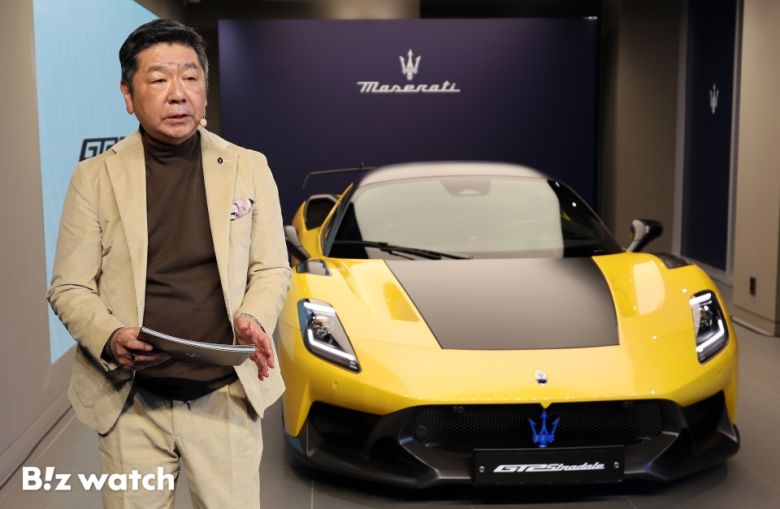 다카유키 기무라(Takayuki Kimura) 마세라티 코리아 총괄책임자가 22일 판교 전시장에서 고성능 슈퍼 스포츠카 'GT2 스트라달레(Stradale)'를 소개하고 있다./사진=이명근 기자 qwe123@