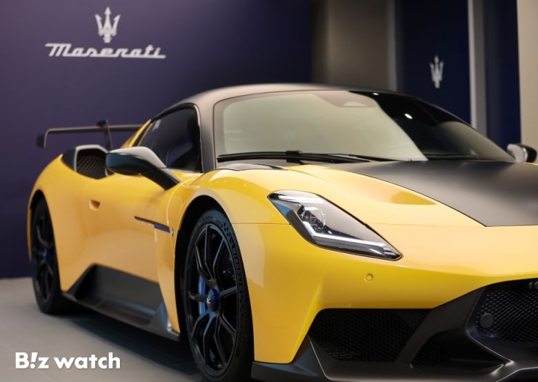 마세라티(Maserati)가 22일 판교 전시장에서 고성능 슈퍼 스포츠카 'GT2 스트라달레(Stradale)'를 국내 공식 출시하고 있다./사진=이명근 기자 qwe123@