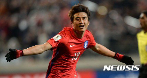 【서울=뉴시스】고범준 기자 = 서울 마포구 서울월드컵경기장에서 열린 '2018 러시아 월드컵 아시아 최종예선 A조 5차전' 대한민국과 우즈베키스탄의 경기에서 한국 구자철이 후반 역전골을 성공 시키고 기뻐하고 있다. 2016.11.15. bjko@newsis.com