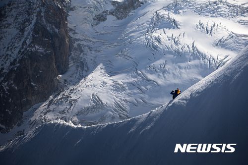 [뉴시스] 알프스 최고봉인 몽블랑(4807m). 사진은 기사 내용과 관련 없음.(사진=뉴시스 DB)
