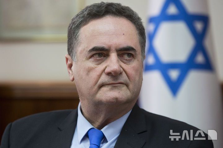 [예루살렘=AP/뉴시스] 팔레스타인 무장 정파 하마스가 2023년 10월 이스라엘을 기습 공격하기 전 이란에게 5억 달러(약 7300억 원)의 자금을 요청했다고 이스라엘 카츠 이스라엘 국방장관이 6일(현지 시간) 밝혔다. 사진은 카츠 장관이 2019년 2월 17일 예루살렘 총리실에서 열린 내각 회의에 참석한 모습. 2025.04.07.
