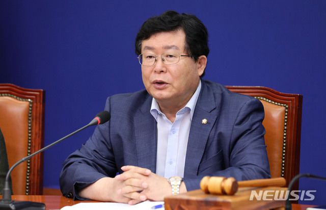 [서울=뉴시스]김선웅 기자 = 설훈 더불어민주당 최고위원이 22일 오전 서울 여의도 국회에서 열린 당 최고위원회의에서 발언하고 있다. 2020.07.22. mangusta@newsis.com