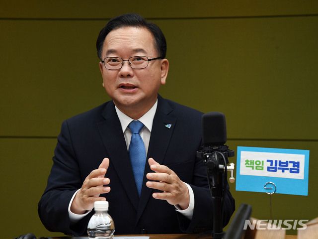 [서울=뉴시스] 국회사진취재단 = 더불어민주당 당대표 경선에 출마한 김부겸 후보. 2020.08.18. photo@newsis.com